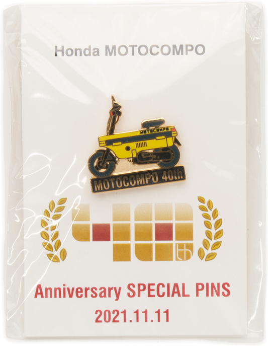Pin's Motocompo anniversary jaune 2021.11.11